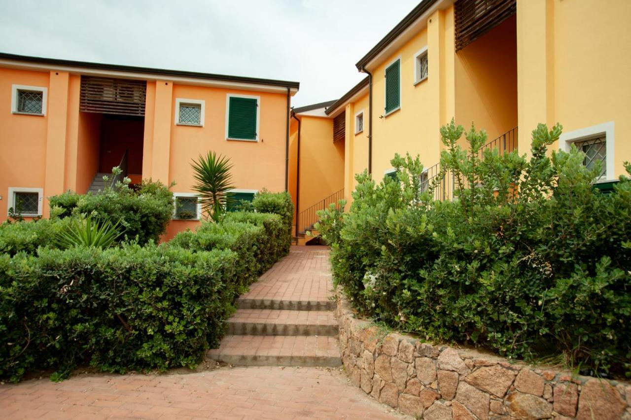 Residence Baia Delle Mimose Badesi Exteriör bild